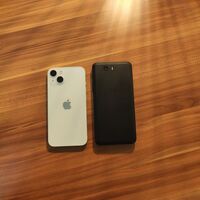 iphone13 vs librem5 back